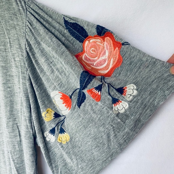 Gray embroidered floral butterfly sleeve top - Picture 2 of 6